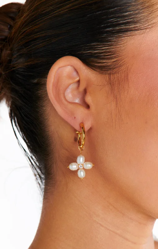 Women’s nature-inspired earrings-Vanessa Mooney The Lana Pearl Earrings ~ Pearl/Gold