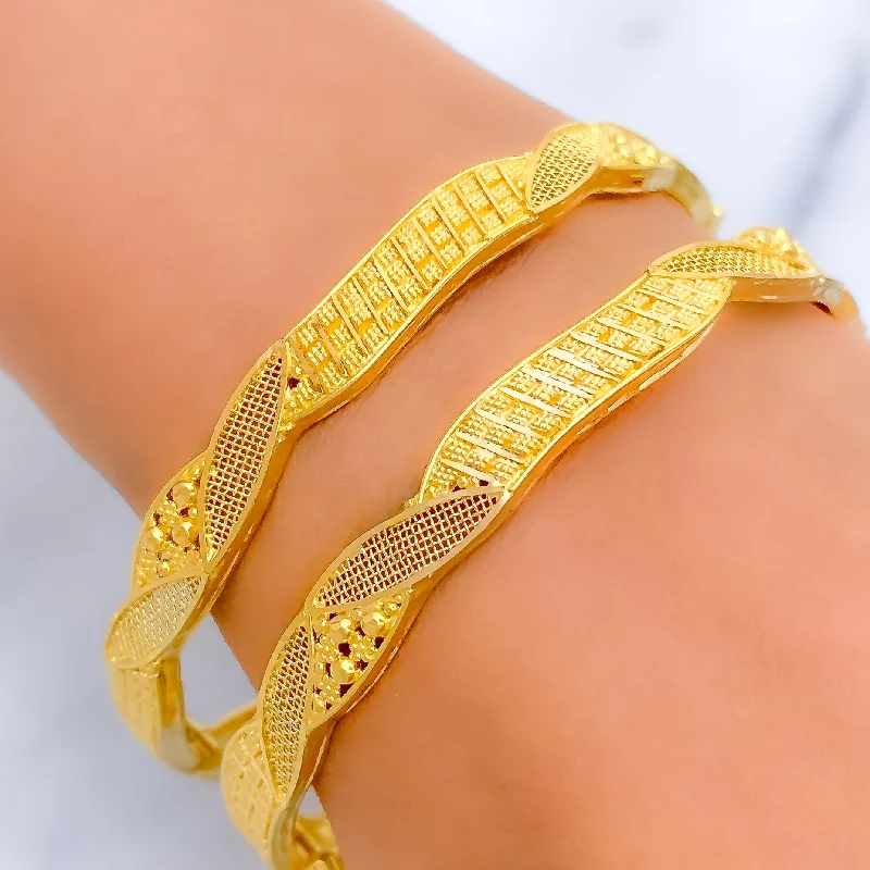 Women’s bohemian bangles-Attractive Netted Leaf 22k Gold Bangles