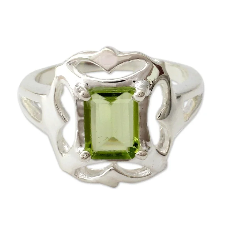 Women’s bohemian rings-Handmade Sterling Silver 'Reverie' Peridot Ring (India)