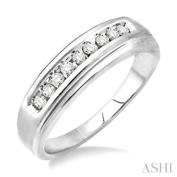 Women’s contemporary engagement rings-1/4 Ctw Round Cut Diamond Men's Ring in 14K White Gold