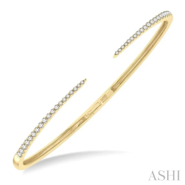 Women’s statement bracelets-1/2 Ctw Round Cut Diamond Claw Cuff Bangle in 14K Yellow Gold