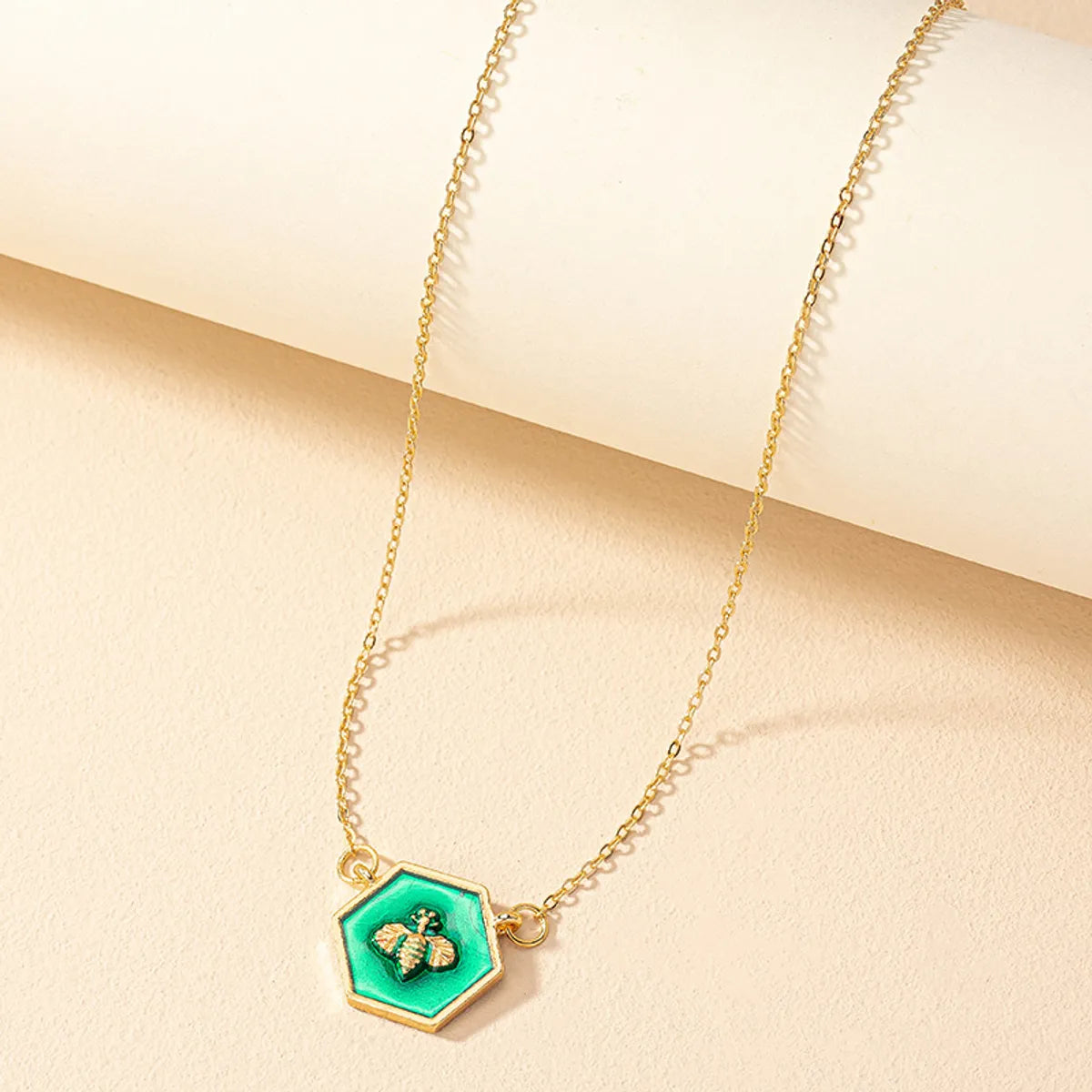 Women’s bridal necklaces-Retro Simple Style Bee Alloy Enamel Plating Women's Pendant Necklace