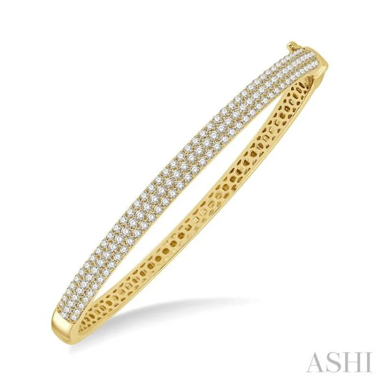 Women’s adjustable bangles-2 Ctw Round Cut Diamond Fashion Bangle in 14K Yellow Gold