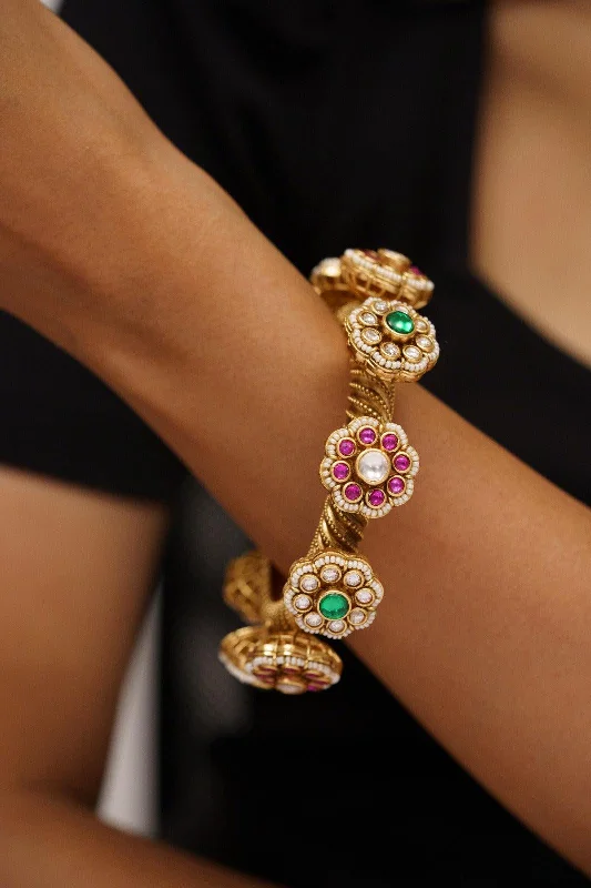 Women’s crystal bangle bracelets-Fulvanti Gold Openable Bangles | Sone Pe Suhaga Collection