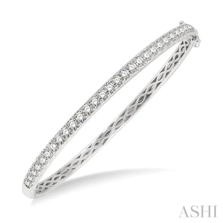 Women’s classic bangles-2 Ctw Round Cut Diamond Bangle in 14K White Gold