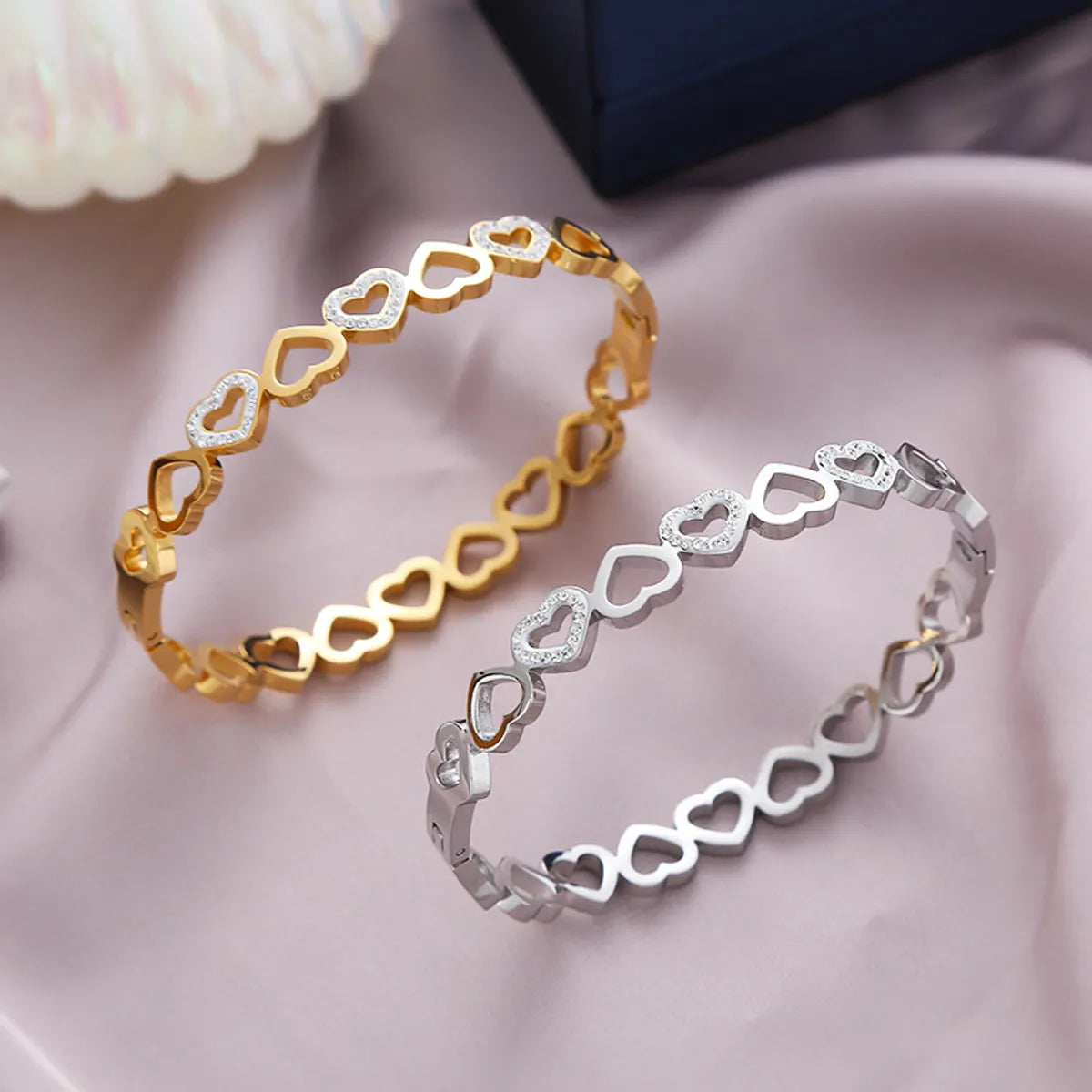 Women’s fashion bracelets-Wholesale Retro Heart Shape Solid Color Stainless Steel Rhinestones Bangle