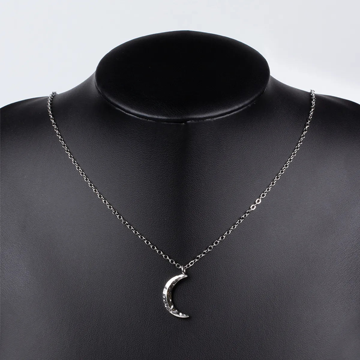 Women’s pearl necklaces-Fashion Simple Crescent Shape Pendant Clavicle Chain Necklace  Female