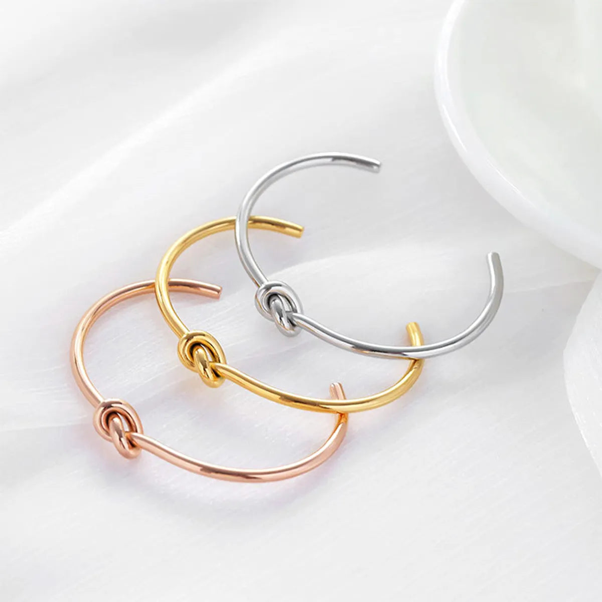 Women’s silver charm bracelets-1 Piece Simple Style Solid Color Knot Stainless Steel Plating Bangle