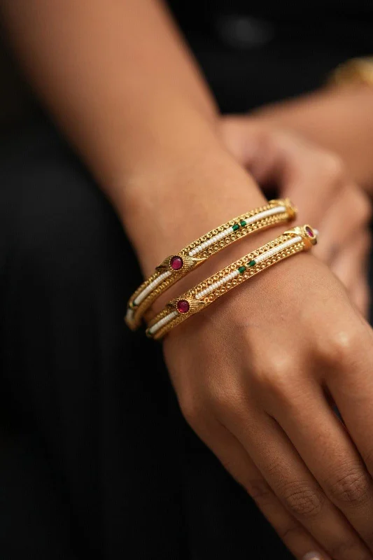 Women’s modern bangles-Moti Aur Sone Ki Dhar Gold Bangle Set | Sone Pe Suhaga Collection